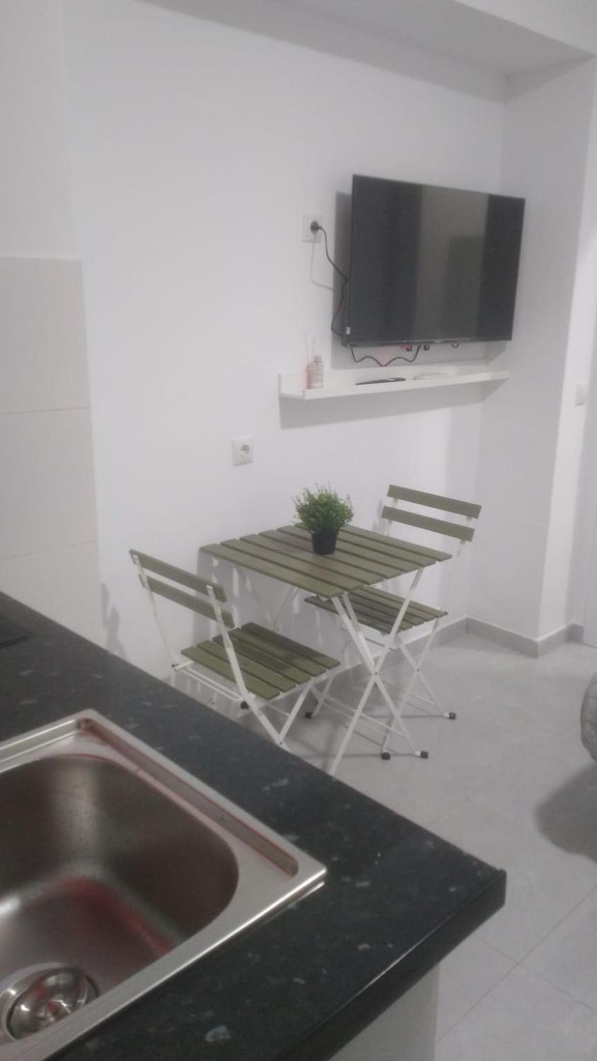 Estudio Encantador Cerca Del Carrefour Rosaleda 1 Malaga Zewnętrze zdjęcie